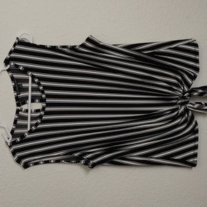 Adrianna Papell large, black and white sleeveless blouse with the front.